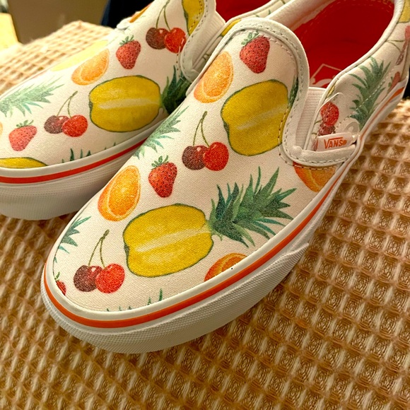 Vans Shoes - Brand new women Vans unique shoes